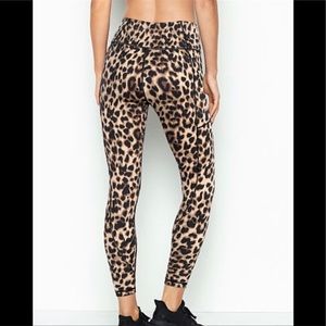 COPY - Essential pocket legging in cheetah print